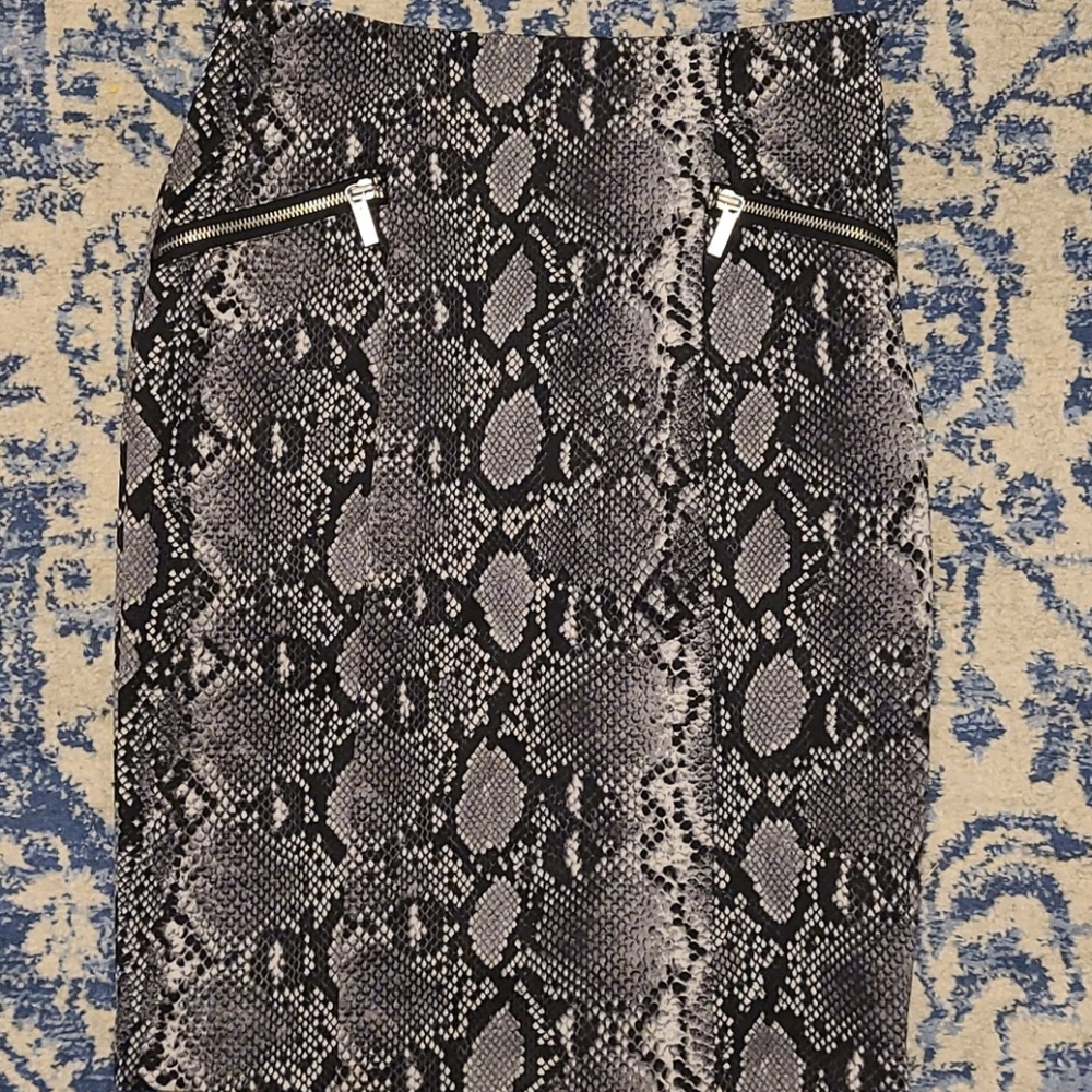 Michael Kors sz 2 snake skin skirt